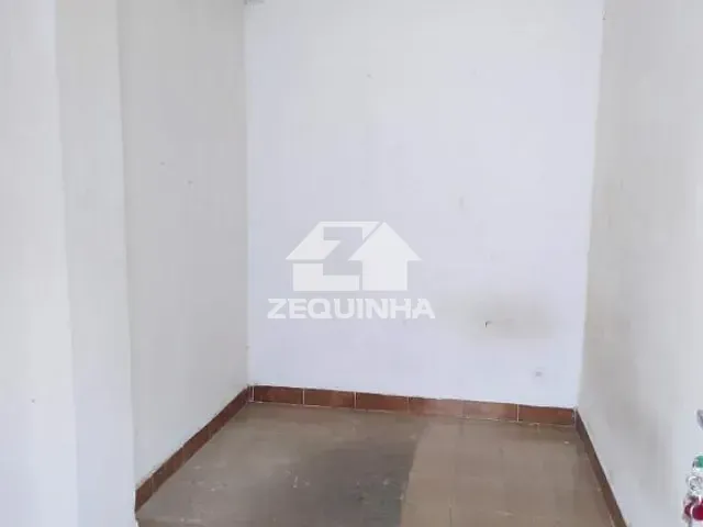 Prédio com 223m² 6 quartos e 6 banheiros, à venda, no bairro Novo Osasco em Osasco