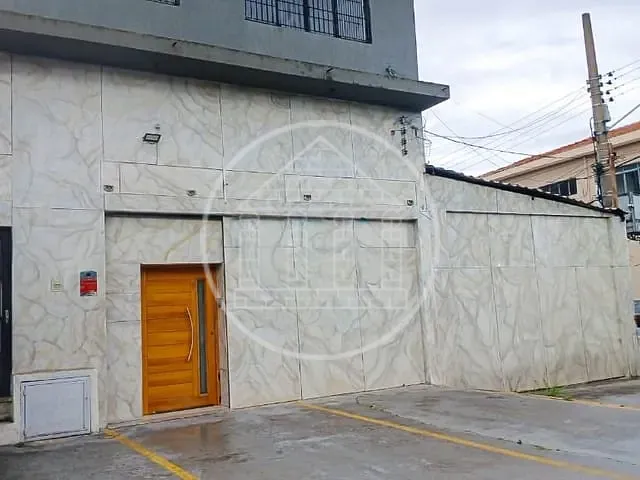 Prédio com 303m², para alugar, no bairro Socorro em São Paulo