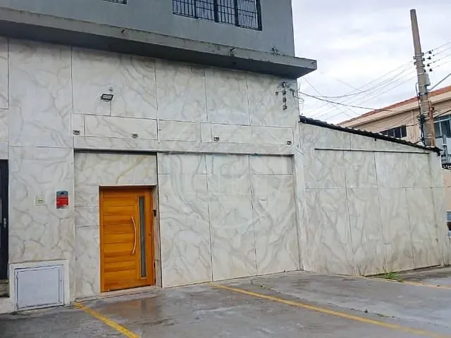 Prédio com 303m², para alugar, no bairro Socorro em São Paulo