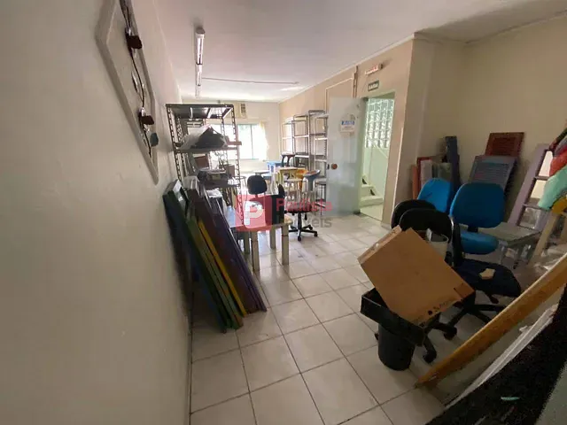 Prédio com 700m², para alugar, no bairro Várzea de Baixo em São Paulo