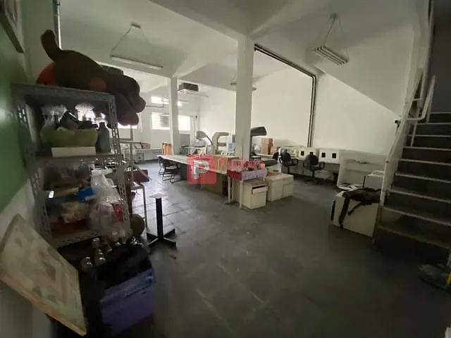 Prédio com 700m², para alugar, no bairro Várzea de Baixo em São Paulo