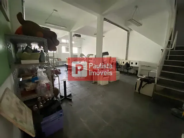 Prédio com 700m², para alugar, no bairro Várzea de Baixo em São Paulo
