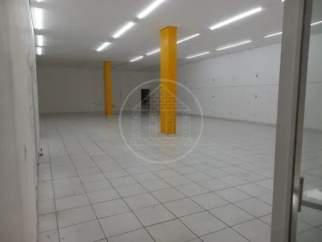 Prédio com 330m², para alugar, no bairro Jardim Regina em São Paulo