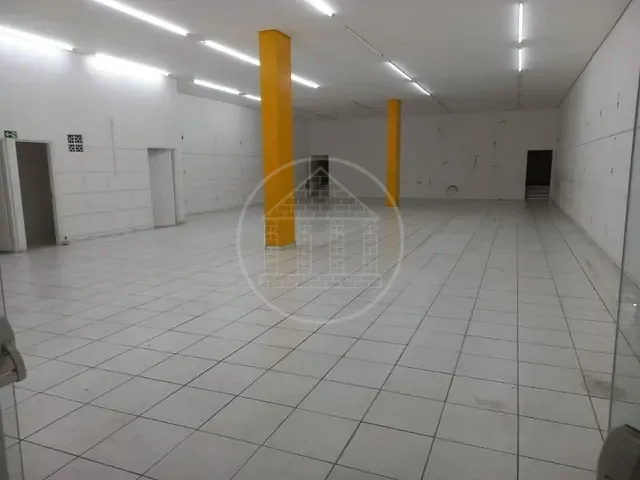 Prédio com 330m², para alugar, no bairro Jardim Regina em São Paulo