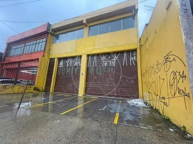 Prédio com 330m², para alugar, no bairro Jardim Regina em São Paulo
