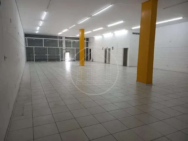Prédio com 330m², para alugar, no bairro Jardim Regina em São Paulo
