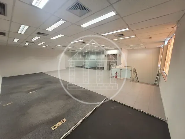 Prédio com 900m², à venda ou para alugar, no bairro Parque Brasil em São Paulo