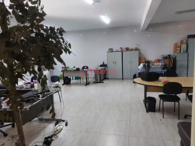 Prédio para alugar, no bairro Vila Santa Terezinha em São Bernardo do Campo