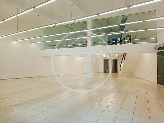 Prédio com 730m², para alugar, no bairro Santa Terezinha em Santo André