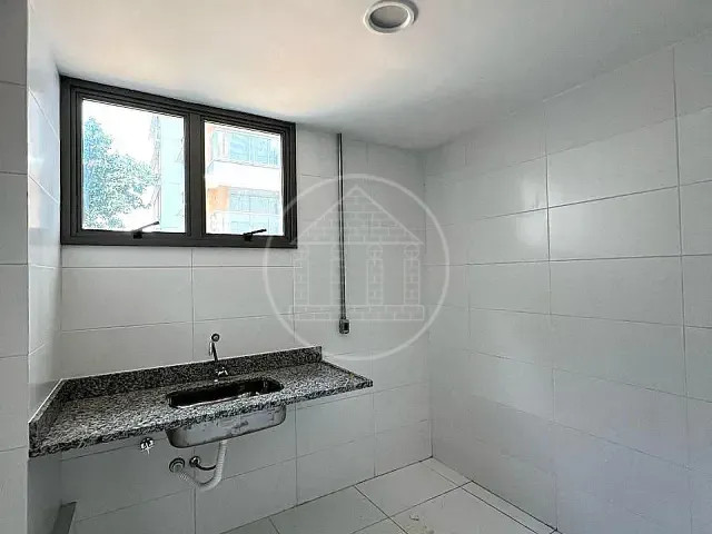 Prédio à venda ou para alugar, no bairro Vila Romana em São Paulo