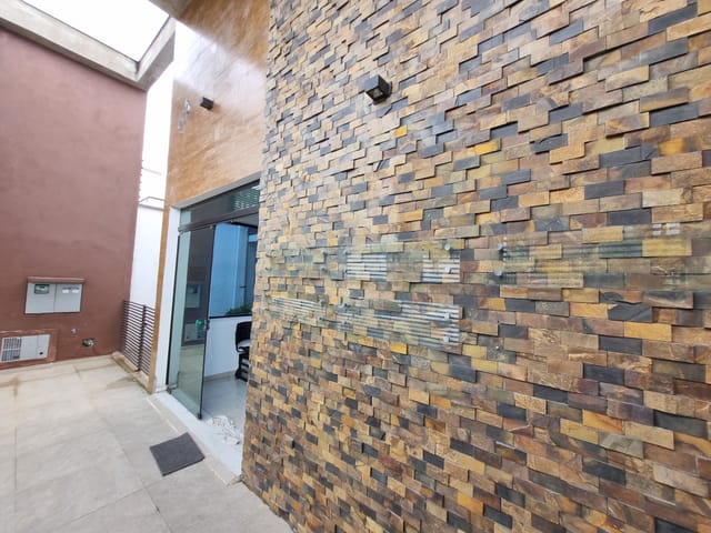 Ponto com 315m², para alugar, no bairro Vila Bourghese em Pindamonhangaba