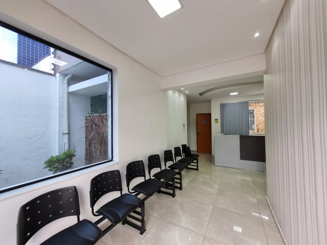 Ponto com 315m², para alugar, no bairro Vila Bourghese em Pindamonhangaba