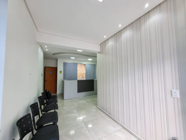 Ponto com 315m², para alugar, no bairro Vila Bourghese em Pindamonhangaba