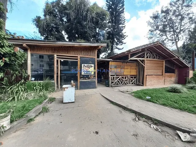 Terreno com 800m², à venda ou para alugar, no bairro Nogueira em Petrópolis