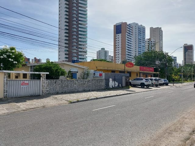 Ponto com 360m² 3 quartos e 2 banheiros, à venda, no bairro Manaíra em João Pessoa