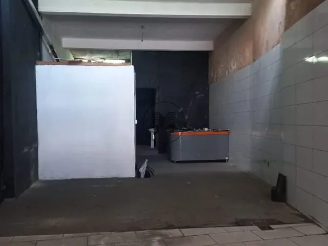 Ponto com 180m², para alugar, no bairro Centro em Guaratinguetá