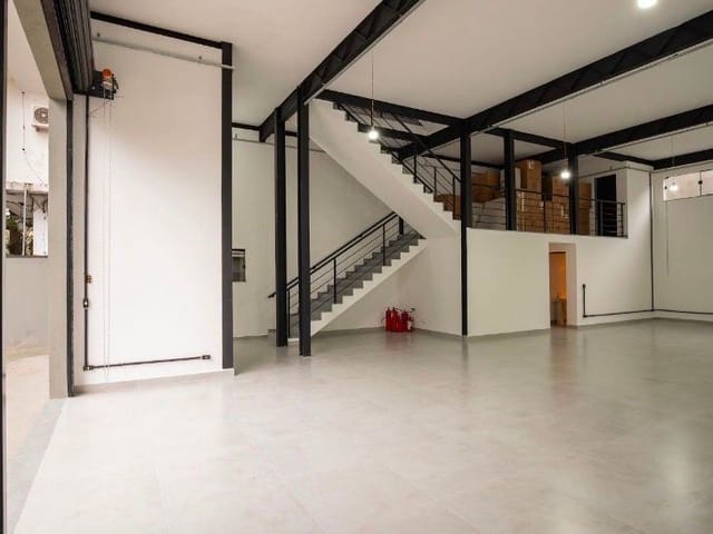 Ponto com 500m², à venda ou para alugar, no bairro Jardim Oswaldo Cruz em São José dos Campos