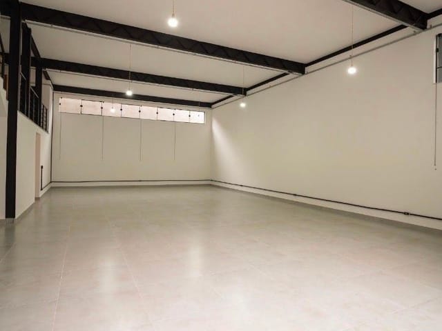 Ponto com 500m², à venda ou para alugar, no bairro Jardim Oswaldo Cruz em São José dos Campos
