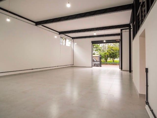 Ponto com 500m², à venda ou para alugar, no bairro Jardim Oswaldo Cruz em São José dos Campos
