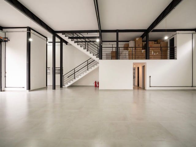 Ponto com 500m², à venda ou para alugar, no bairro Jardim Oswaldo Cruz em São José dos Campos