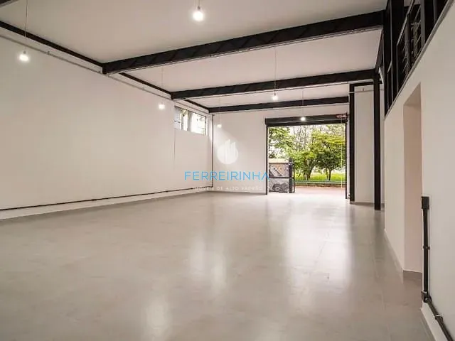 Ponto com 500m², à venda ou para alugar, no bairro Jardim Oswaldo Cruz em São José dos Campos