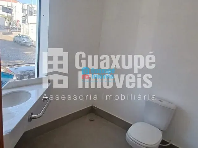 Ponto com 80m², para alugar, no bairro Centro em GUAXUPÉ