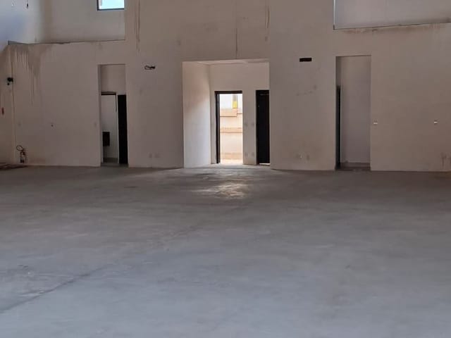 Ponto com 448m², para alugar, no bairro Vila Vianelo em Jundiaí