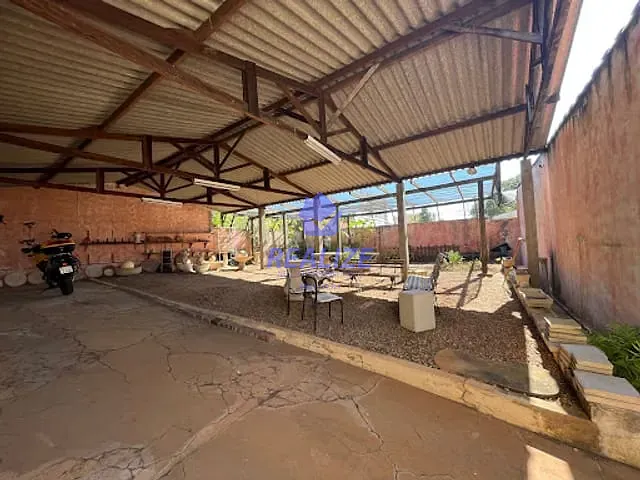 Ponto com 700m², à venda ou para alugar, no bairro Centro em Botucatu
