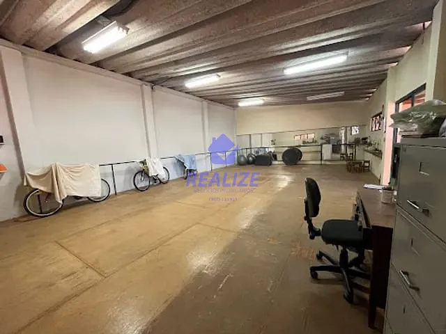 Ponto com 700m², à venda ou para alugar, no bairro Centro em Botucatu