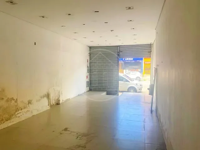 Ponto com 120m², para alugar, no bairro Jardim Myrna em São Paulo
