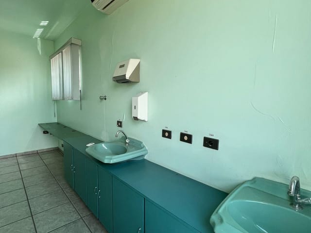 Ponto com 307m², para alugar, no bairro Centro em Taubaté
