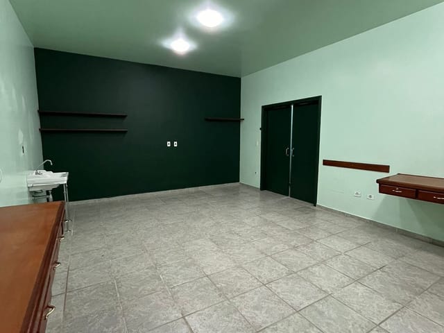 Ponto com 307m², para alugar, no bairro Centro em Taubaté