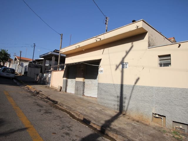 Ponto com 245m², à venda, no bairro Vila Brasil em São João da Boa Vista