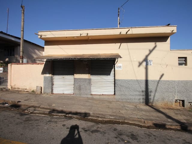 Ponto com 245m², à venda, no bairro Vila Brasil em São João da Boa Vista