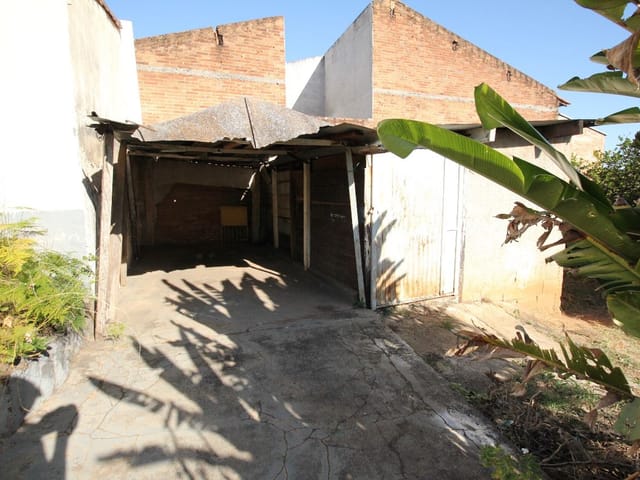 Ponto com 245m², à venda, no bairro Vila Brasil em São João da Boa Vista