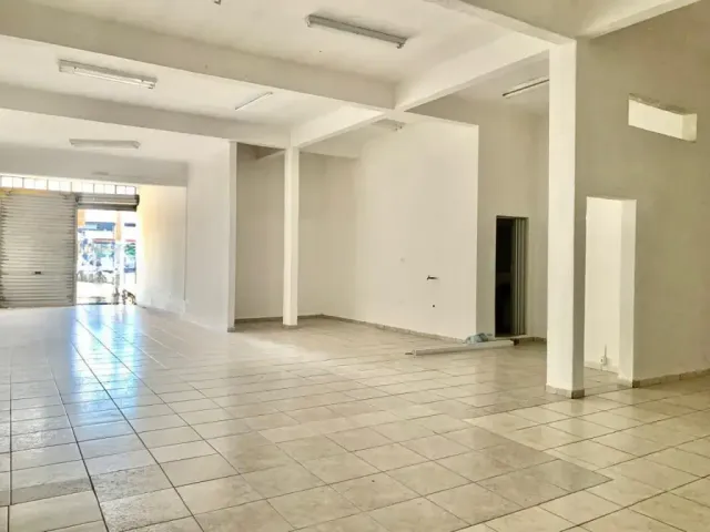 Ponto com 220m², para alugar, no bairro Vila Marieta em São Paulo