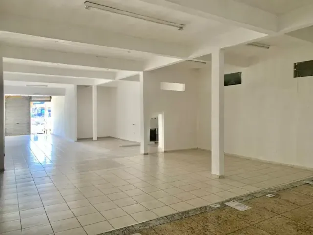 Ponto com 220m², para alugar, no bairro Vila Marieta em São Paulo