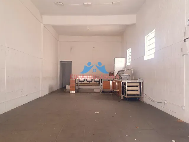 Ponto para alugar, no bairro Vila Serralheiro em São Paulo