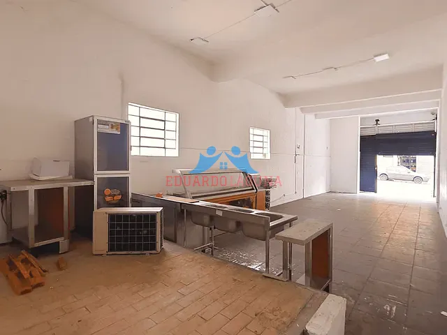 Ponto para alugar, no bairro Vila Serralheiro em São Paulo