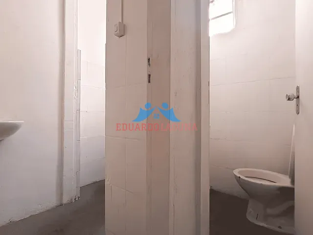 Ponto para alugar, no bairro Vila Serralheiro em São Paulo