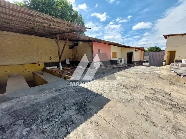 Ponto com 900m², para alugar, no bairro Santa Tereza em Araçuaí