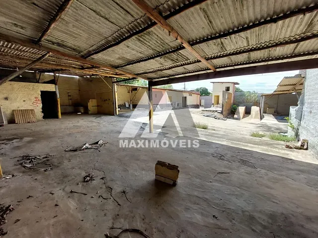 Ponto com 900m², para alugar, no bairro Santa Tereza em Araçuaí