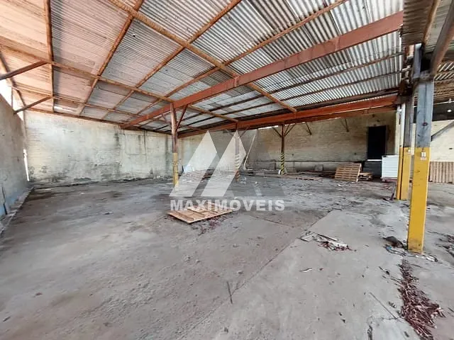 Ponto com 900m², para alugar, no bairro Santa Tereza em Araçuaí