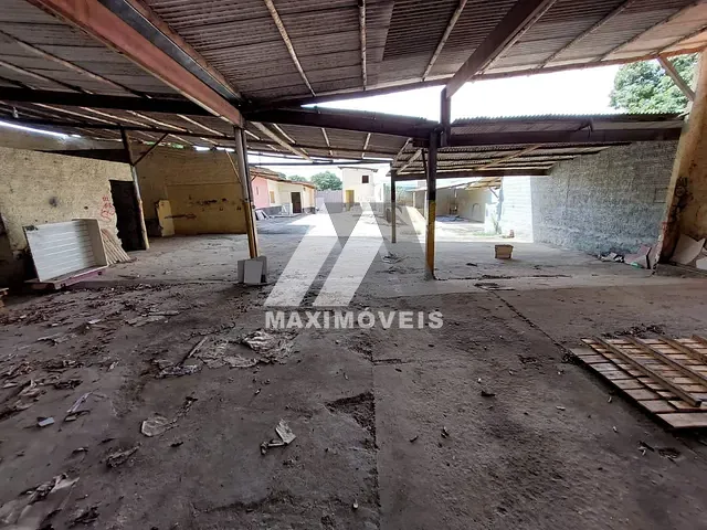 Ponto com 900m², para alugar, no bairro Santa Tereza em Araçuaí