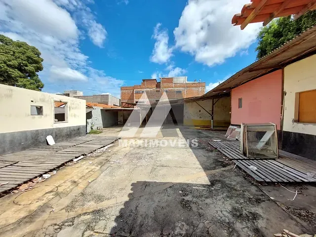 Ponto com 900m², para alugar, no bairro Santa Tereza em Araçuaí