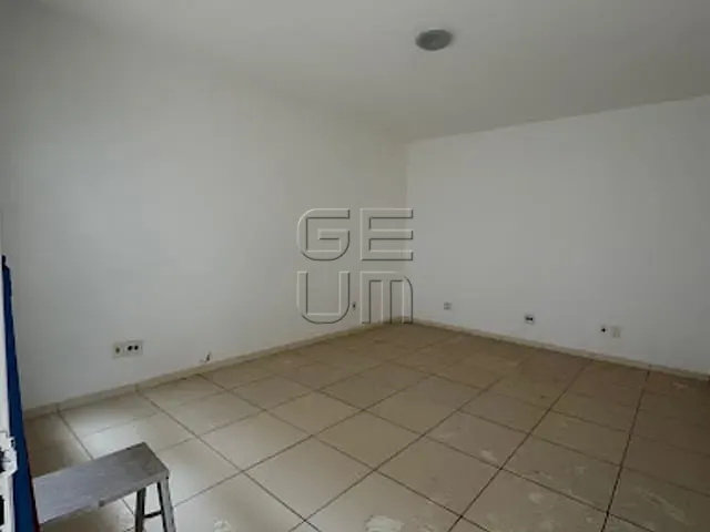 Ponto com 240m², para alugar, no bairro Guanabara em Londrina