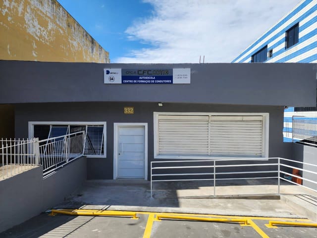 Foto do Ponto - Ponto Comercial para Locação – 115m² – 4 salas e 3 banheiros - Centro de Cotia | 3 Vagas + Excelente Visibilidade | Casa Husti Imóveis