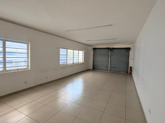Foto do Ponto - Ponto Comercial para Locação – 115m² – 4 salas e 3 banheiros - Centro de Cotia | 3 Vagas + Excelente Visibilidade | Casa Husti Imóveis