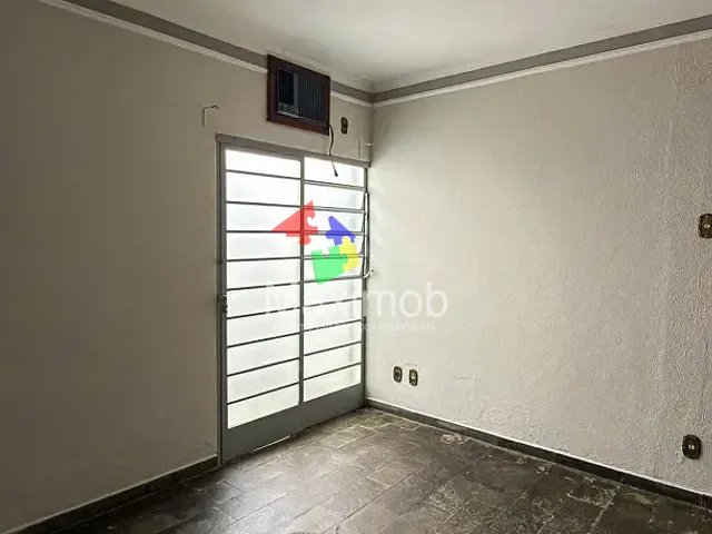 Ponto com 140m², para alugar, no bairro Centro em Itapira