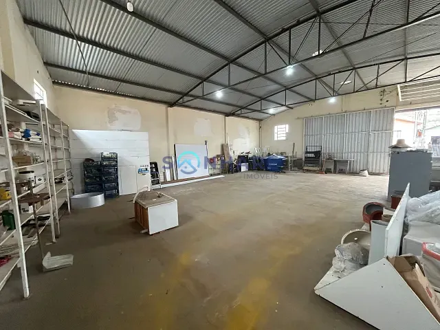 Ponto com 160m², para alugar, no bairro Nações em Siqueira Campos